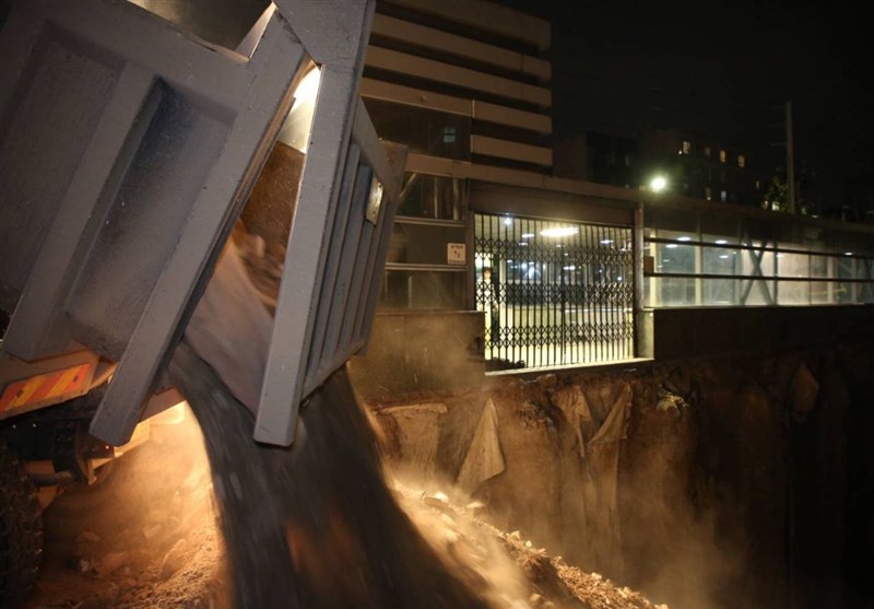 رفع خطر از گود پرخطر17 متری در شرق تهران