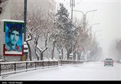 بارش برف در محورهای مواصلاتی استان زنجان + فیلم