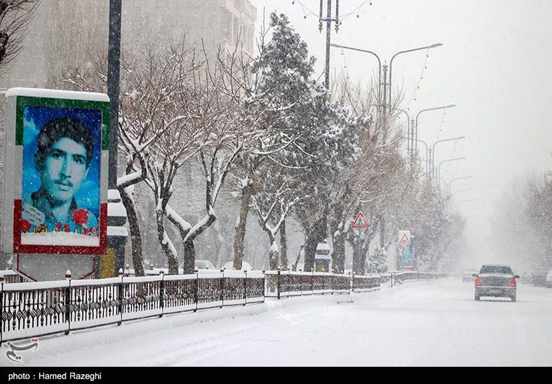 بارش برف در محورهای مواصلاتی استان زنجان + فیلم