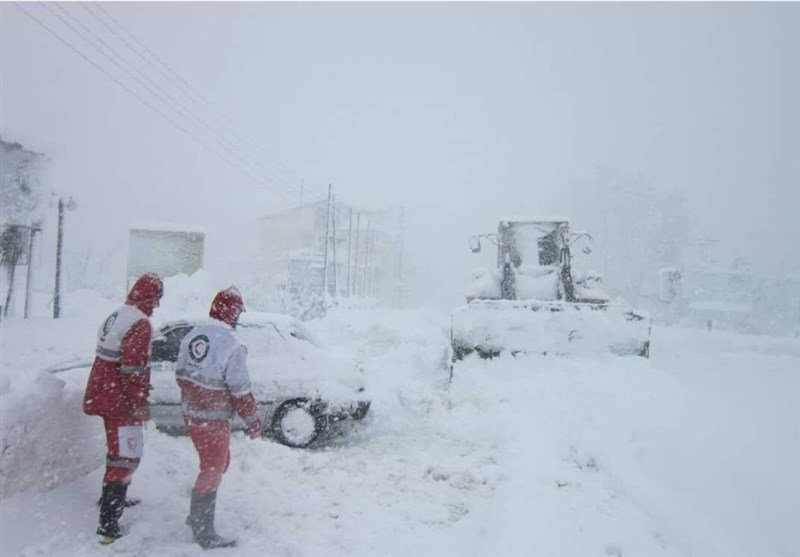 بارش 70 سانتی برف در مارگون/ راه ارتباطی تمام روستاها مسدود شد