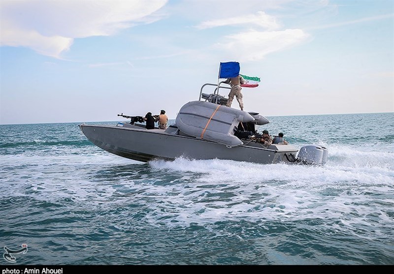 IRGC Navy Holds War Game in Persian Gulf