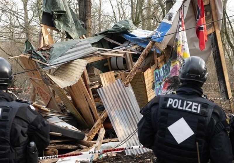 عملیات پلیس آلمان علیه فعالان محیط زیست مخالف تخریب جنگلی در فرانکفورت