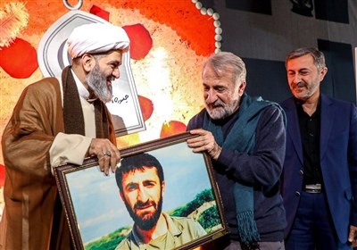  مهران رجبی: پهلوی‌ها ایران را غارت و ولی‌فقیه کشور را حفظ کرد 