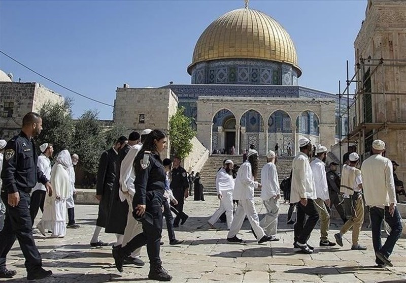 Israeli Settlers Storm Al-Aqsa Mosque in Provocative Move Against Palestinian Worshipers