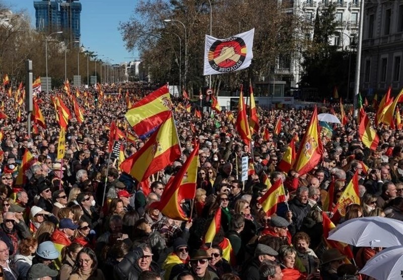 اعتراضات ضد دولتی در اسپانیا با تجمع چندین هزار نفری + فیلم
