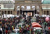 اعتراض گسترده کشاورزان آلمانی با تراکتور علیه سیاست‌های دولت