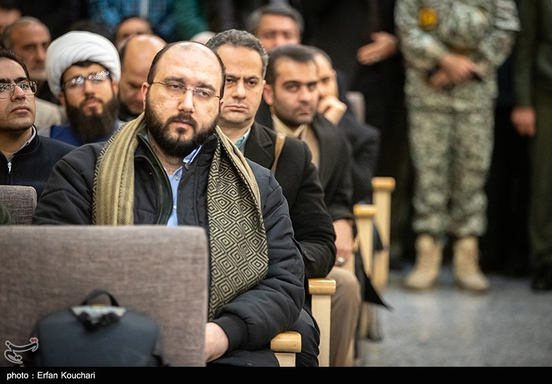علی فروغی مدیر شبکه سه صدا و سیما در مراسم ختم پدر حسین یکتا
