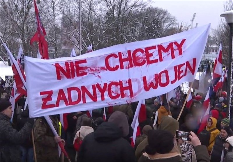 Protesters in Warsaw Demonstrate against Poland&apos;s Backing for Ukraine (+Video)