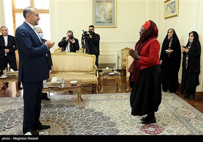 Uluslararası Etkili Kadınlar Kongresi katılımcılarının İran dışişleri bakanı ile görüşmesi