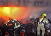 آتش‌سوزی در انبار قاچاق سوخت 3 آتش‌نشان کرمانی را مصدوم کرد