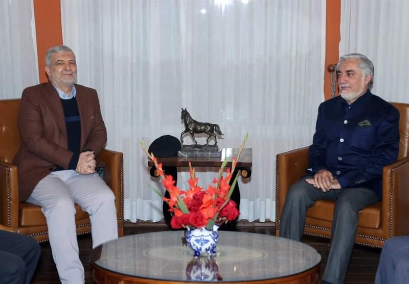 کاظمی قمی در دیدار با عبدالله عبدالله بر همگرایی داخلی افغان‌ها تأکید کرد