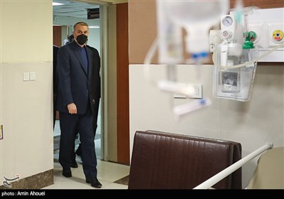 عیادت امیرعبداللهیان از مصدومان حادثه تهاجم به سفارت آذربایجان در بیمارستان شهدای تجریش
