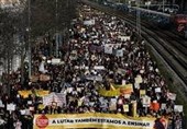 Tens of Thousands of Teachers March in Lisbon to Demand Better Pay