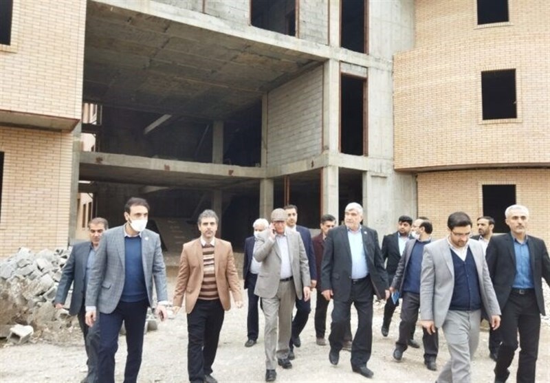 تاکید وزیر علوم بر تسریع در اجرای طرح های نیمه‌تمام دانشگاه اهواز