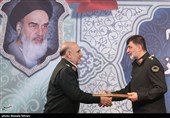 تکریم سردار حسین رحیمی فرمانده انتظامی سابق تهران توسط سردار احمدرضا رادان فرمانده کل انتظامی 