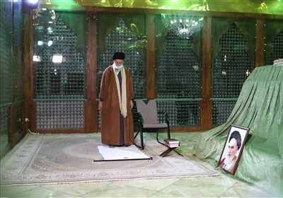  حضور رهبر انقلاب اسلامی در مرقد امام خمینی(ره) و گلزار شهدا 