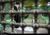 قائد الثورة الإسلامیة یزور مرقد الإمام الخمینی (رض)