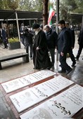 قائد الثورة الإسلامیة یزور مرقد الإمام الخمینی (رض)