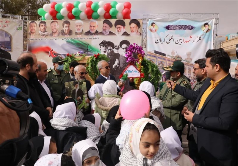 زنگ انقلاب در بیش از 6000 مدرسه استان کرمان نواخته شد