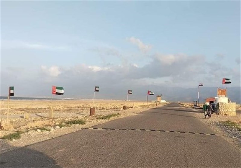 درهم و پرچم امارات جای پرچم و پول یمن را در سُقُطری گرفت