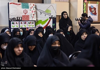 نواختن زنگ انقلاب در مدرسه رفاه