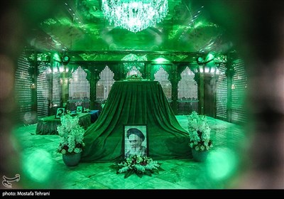 گرامیداشت روز 12 بهمن در حرم امام خمینی (ره)