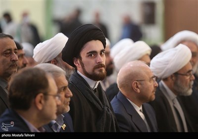 حضور احمد خمینی در گرامیداشت روز 12 بهمن در حرم امام خمینی (ره) 