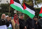 פלסטינים מפגינים את ביקורו של בלינקן על רקע המתיחות הישראלית-פלסטינית הגואה בגדה המערבית