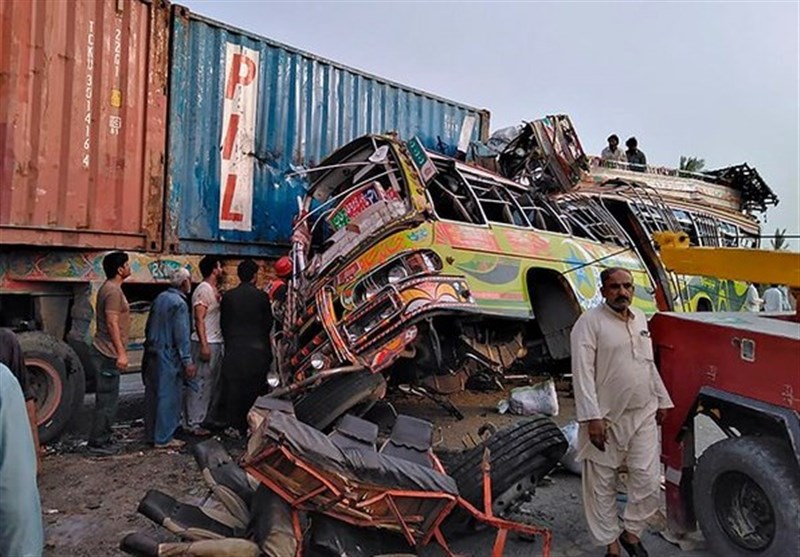 17 Dead in Head-On Collision in Pakistan&apos;s Kohat District