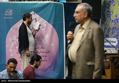 حضور وزیر بهداشت در جمع معتکفین دانشگاه تهران