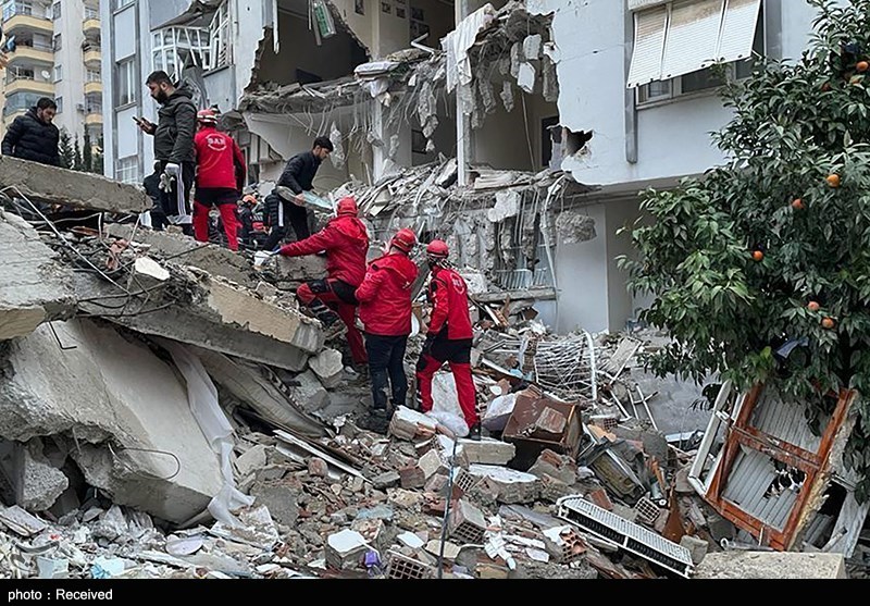 مئات القتلى والجرحى فی سوریا وترکیا جراء زلزال قوی+ صور ...