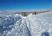 برف راه ارتباطی 630 روستای لرستان را مسدود کرد