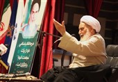 انقلاب اسلامی رهایی بخش است/ جوانان مراقب ترفندهای دشمن باشند
