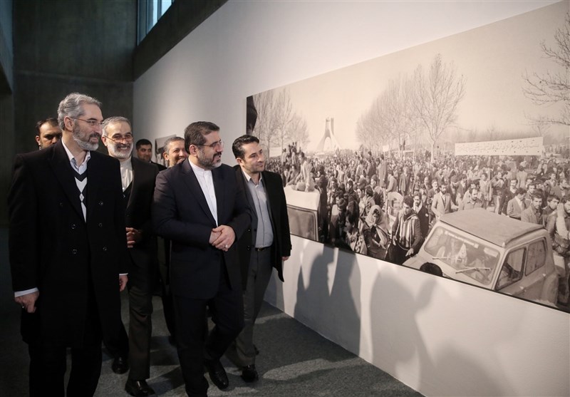 نمایشگاه «آینه در آینه 2» با حضور وزیر فرهنگ و ارشاد اسلامی افتتاح شد