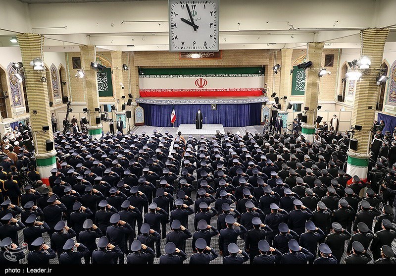 همه زیر پرچم ایران / حاشیه‌هایی از دیدار افسران نیروی هوایی با رهبر انقلاب