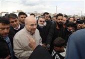 سفر قالیباف به مناطق زلزله‌زده خوی/گفت‌وگوی رئیس مجلس با زلزله‌زدگان+ عکس و فیلم