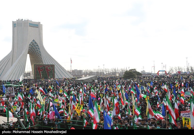 شکوه انقلاب در جشن 44 سالگی/خیابان های سراسر کشور در 22 بهمن مملو از جمعیت شد