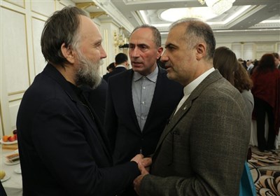  واکنش سفیر ایران به حضور پرشمار مقامات روسیه در جشن پیروزی انقلاب اسلامی 