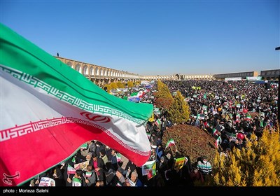 حضور تماشایی اصفهانی‌ها در راهپیمایی 22 بهمن