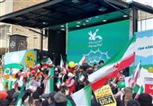 شش تماشاخانه سیار کانون پرورش فکری در راهپیمایی 22 بهمن / از میدان فردوسی تا بزرگراه نواب 6