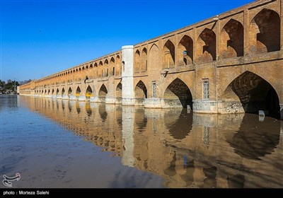 İran merkezinde yağışların etkisi altında kuru nehirlerin su ile dolması