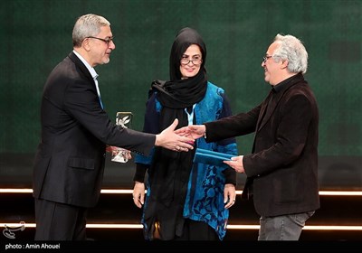 دریافت سیمرغ ویژه هیأت داوران مقاومت توسط محمدحسین لطیفی برای فیلم غریب