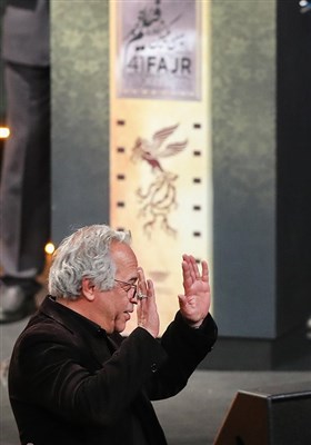 محمدحسین لطیفی کارگردان فیلم غریب در مراسم اختتامیه چهل و یکمین جشنواره فیلم فجر