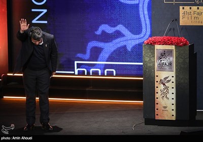 بغض محمد خزایی رئیس سازمان سینمایی در مراسم اختتامیه چهل و یکمین جشنواره فیلم فجر