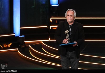 سیمرغ بهترین فیلم از نگاه ملی به محمدحسین لطیفی اهدا شد