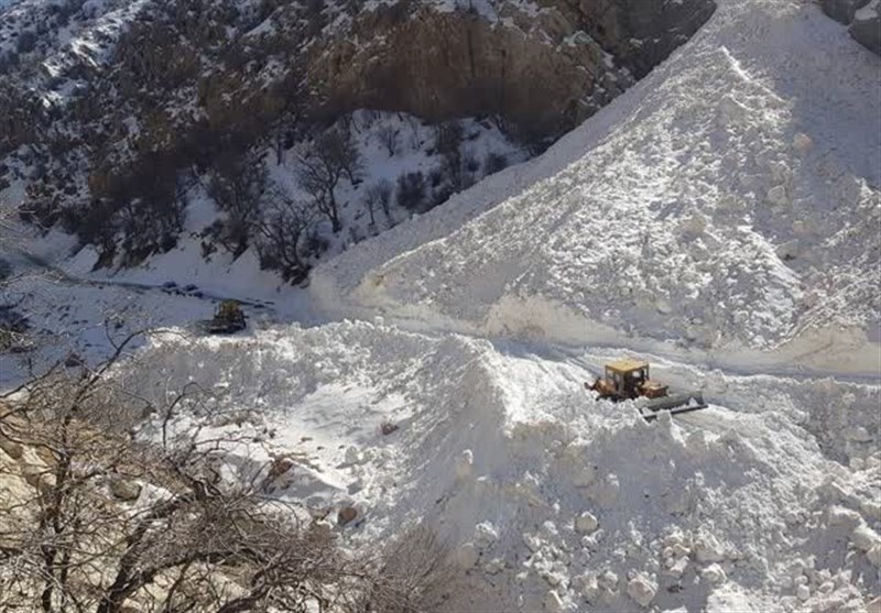 ارتفاع 6 متری برف در جاده زیلایی/ جاده 50 روستا بعد از 20 روز بازگشایی شد+فیلم