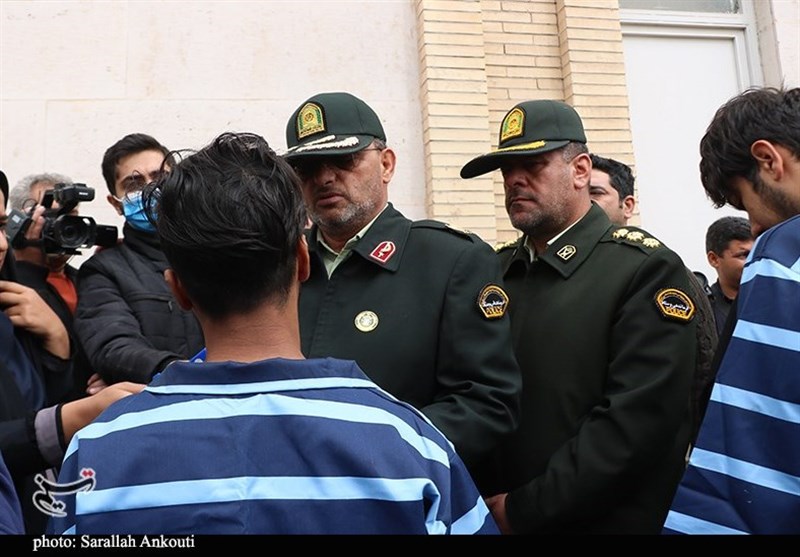 دستگیری باند سارقان به عنف و زورگیر در کرمان + تصاویر
