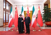 رئیسی و رئیس‌جمهور چین دیدار کردند/ اعلام آمادگی ایران برای اجرایی‌شدن طرح &quot;کمربند ـ راه&quot;/ شی‌جین‌پینگ: چین معتقد به توسعه روابط با تهران است