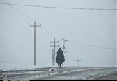 بارش برف و کولاک مقطعی در محورهای مواصلاتی استان زنجان