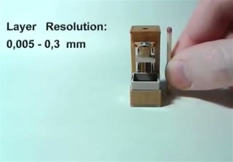 فیلم// تولید کوچک‌ترین چاپگر سه‌بعدی جهان با ابعادی در حد یک چوب کبریت!